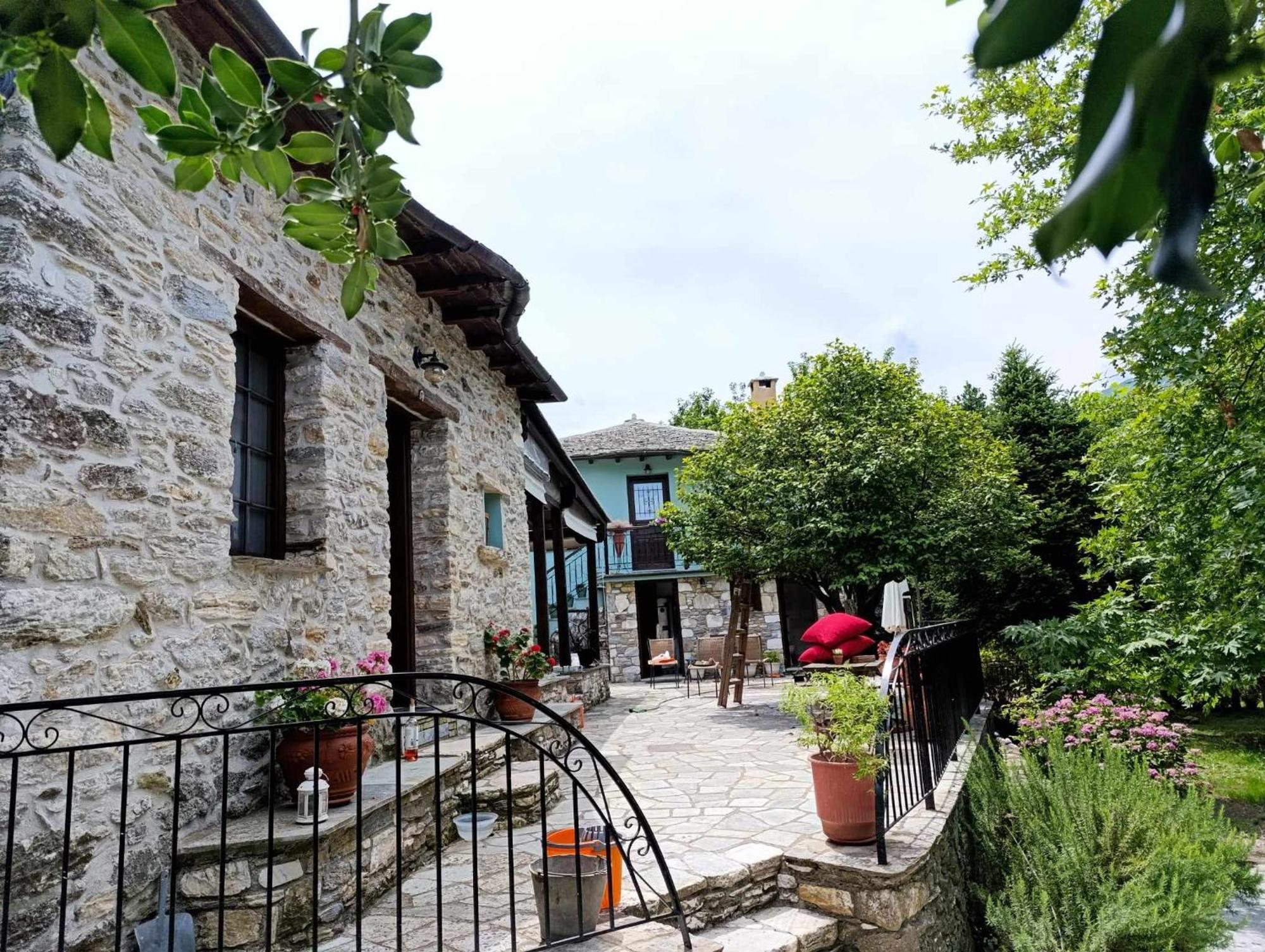 Μountain Whispers Apartment Mouresi Exterior photo