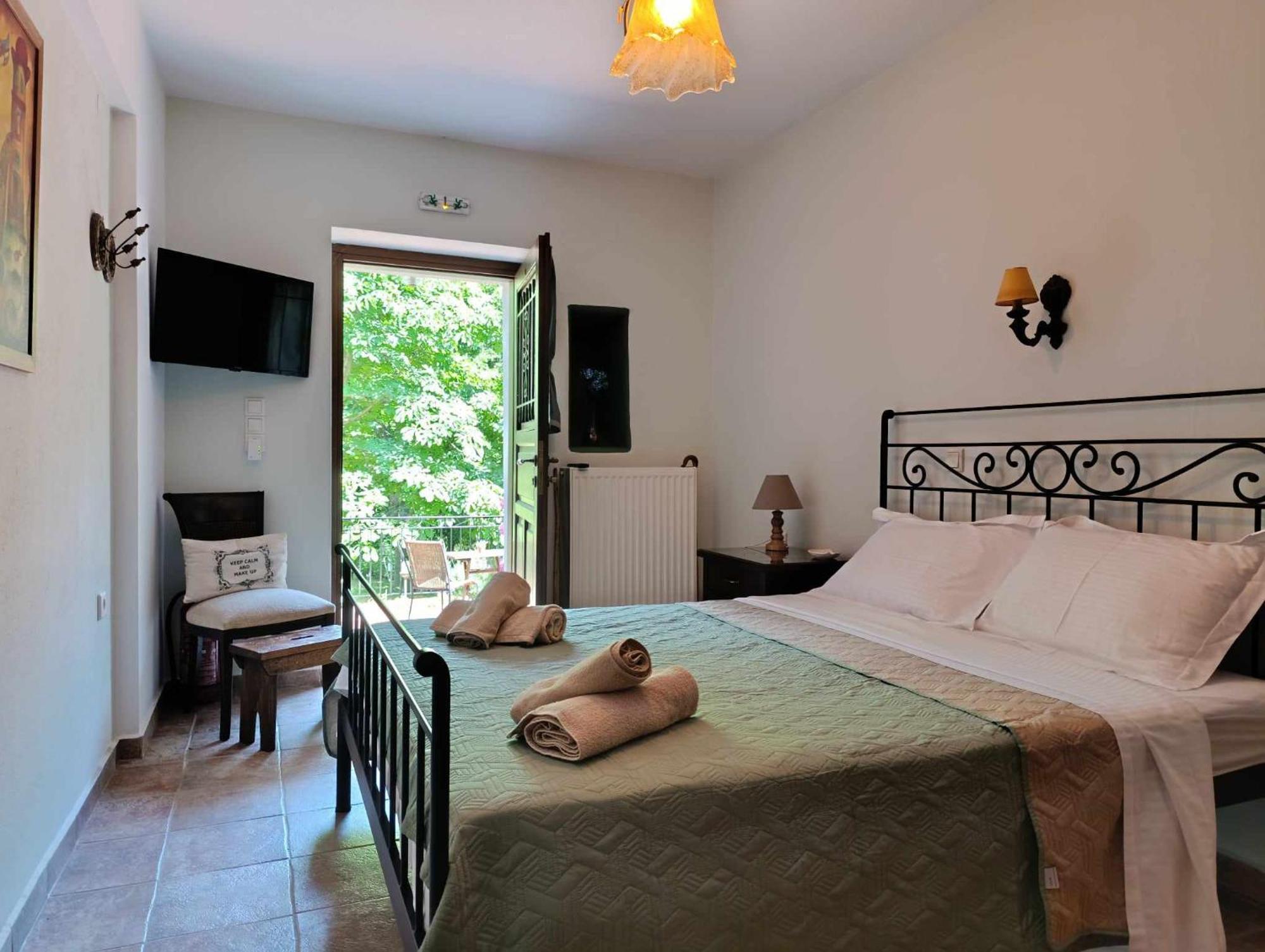 Μountain Whispers Apartment Mouresi Exterior photo