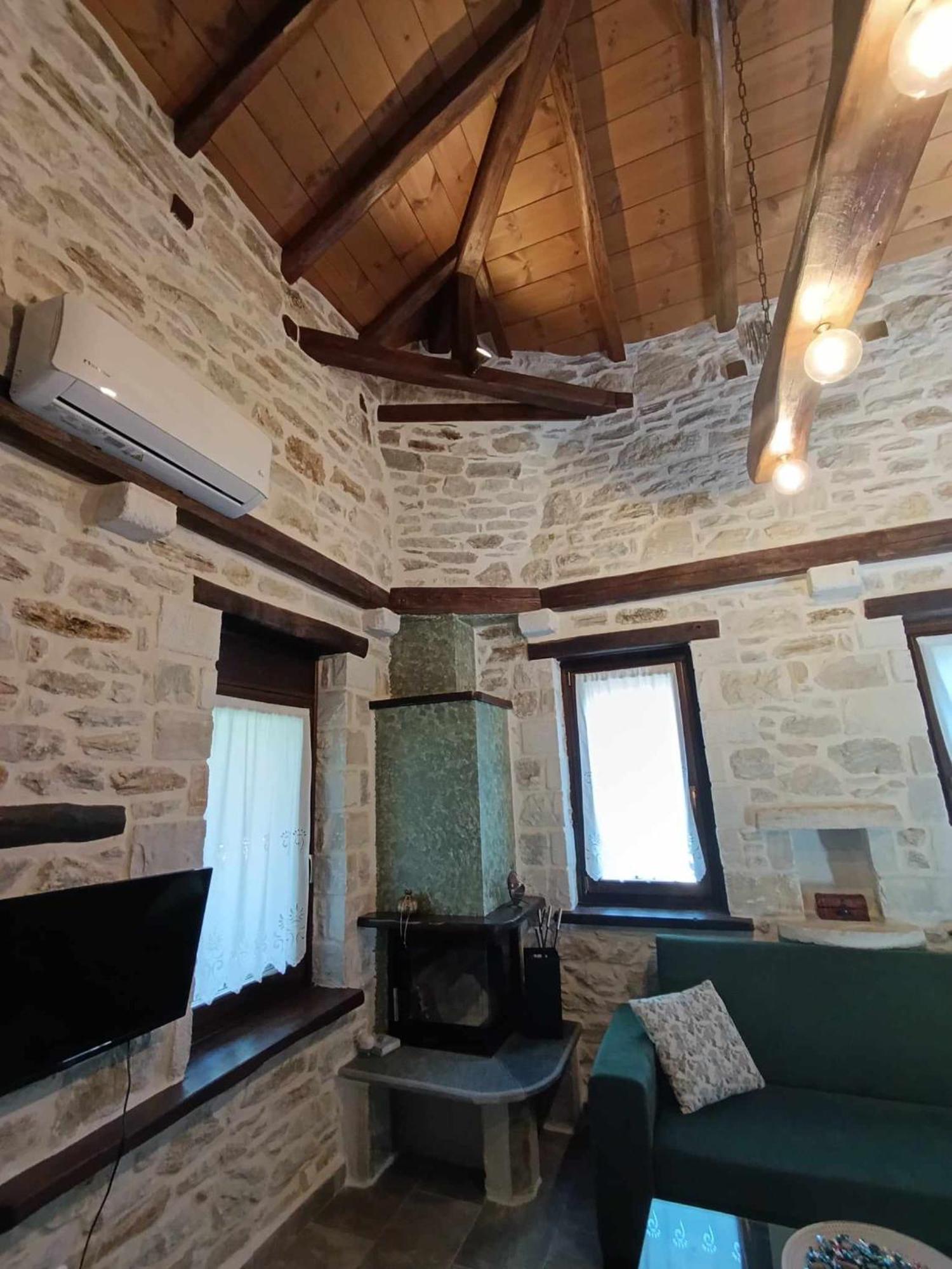 Μountain Whispers Apartment Mouresi Exterior photo